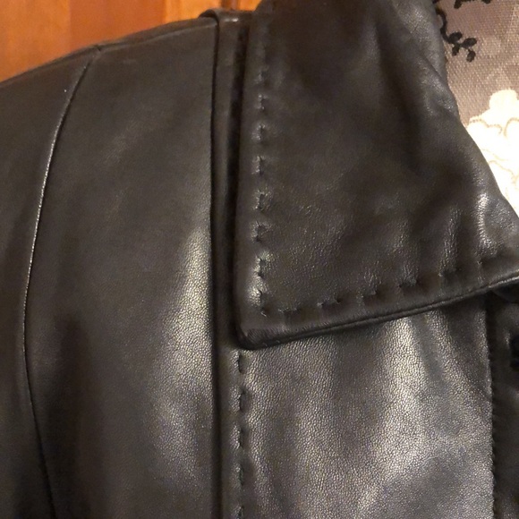 Black 100% soft leather coat with quilted zip-out lining, hits at upper thigh - Picture 2 of 16